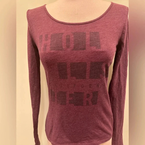 Hollister Maroon Long Sleeve Graphic Tee Scoop Neck Size Small - Picture 2 of 7